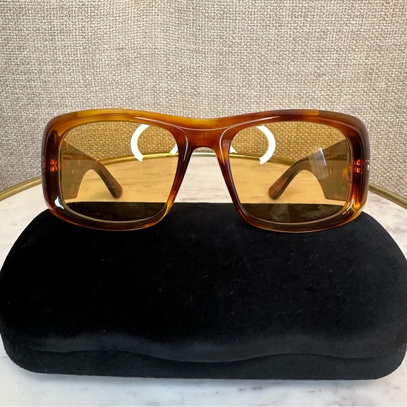 New! Authentic Gucci Sunglasses - Picture 4 of 13